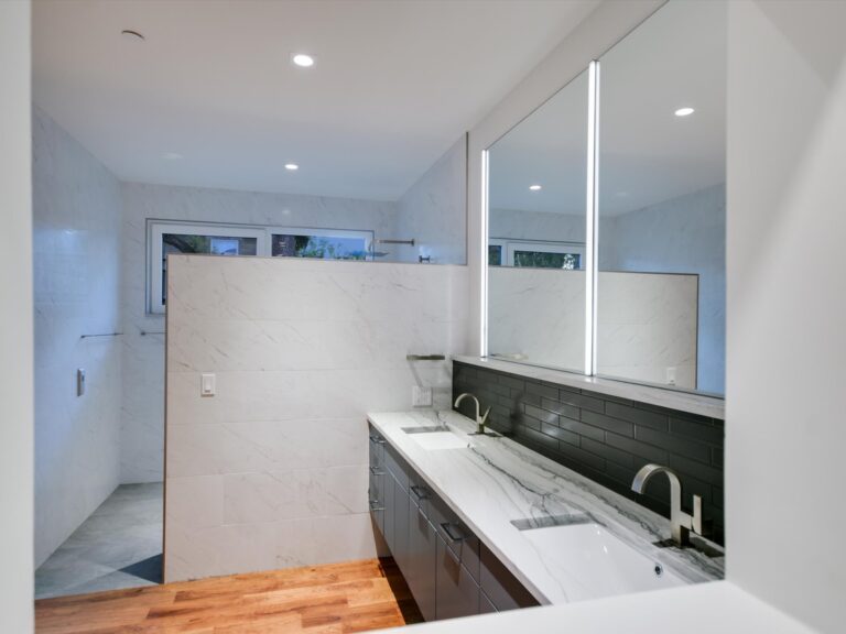 Custom Home Projects 22 Luxury-Bathroom-with-Double-Vanity